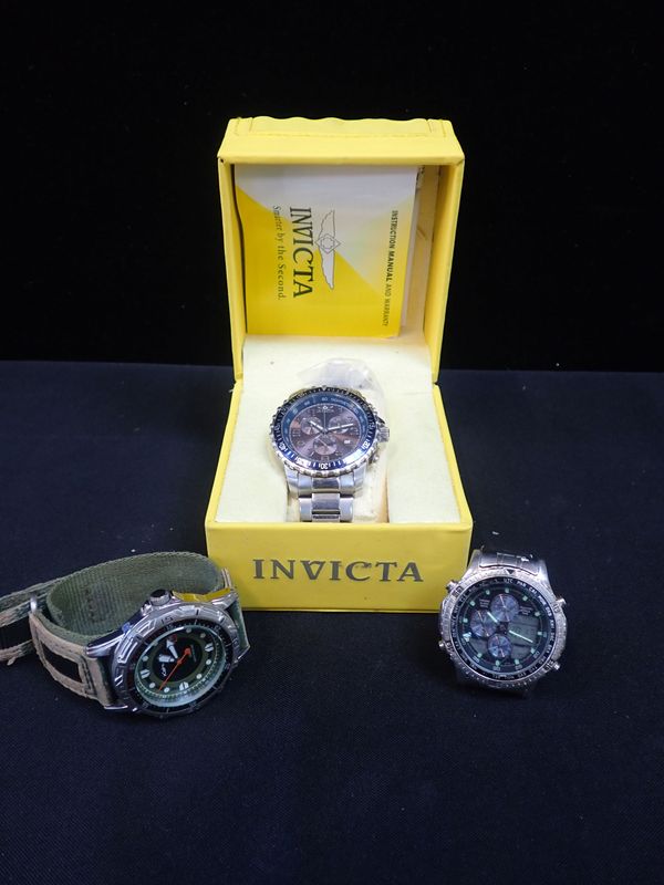 AN 'INVICTA' GENTS WRISTWATCH