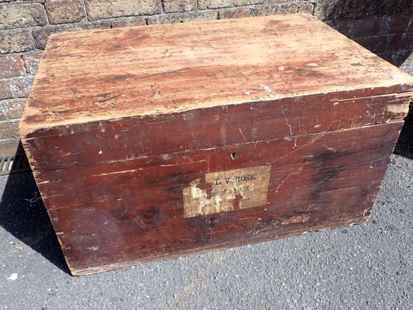 A VICTORIAN TRAVELLING TRUNK