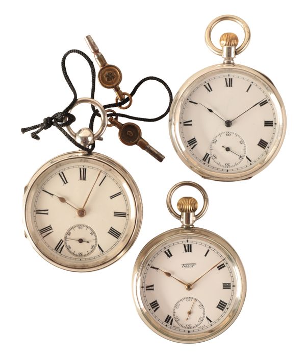 A GENTLEMAN'S SILVER OPEN FACE POCKET WATCH