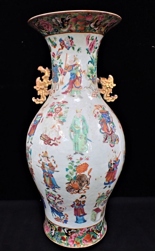 A LARGE CHINESE FAMILLE ROSE VASE