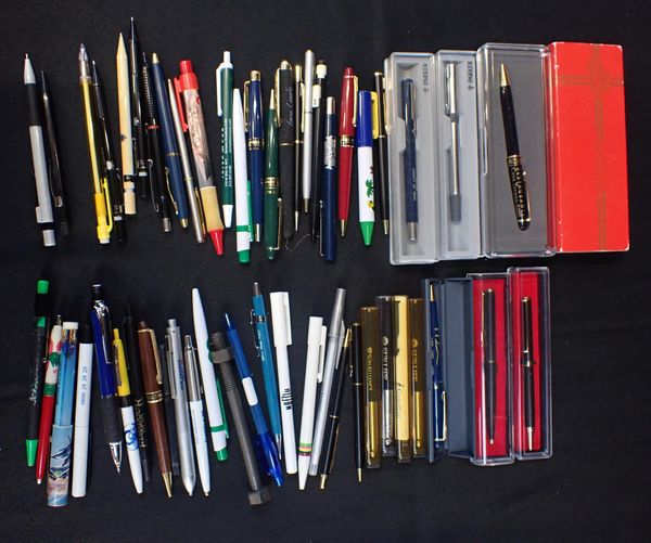 A QUANTITY OF VARIOUS PENS