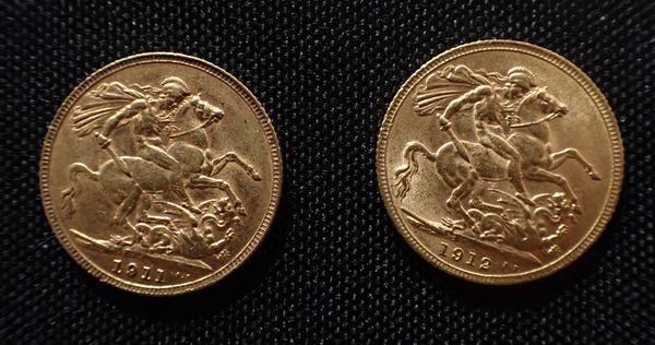 A 1911 GEORGE V GOLD SOVEREIGN