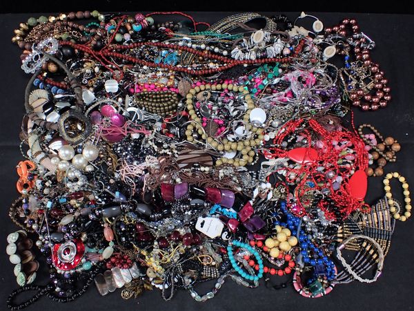 A LARGE COLLECTION OF COSTUME JEWELLERY