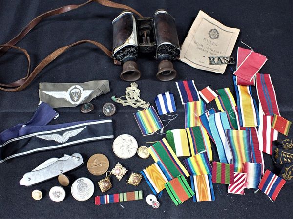 A SMALL COLLECTION OF MILITARIA