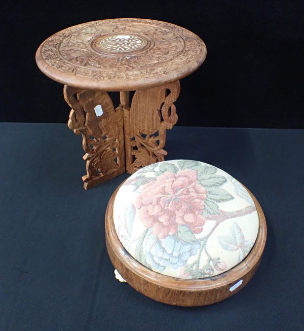 A VICTORIAN FIGURED WALNUT CIRCULAR FOOTSTOOL