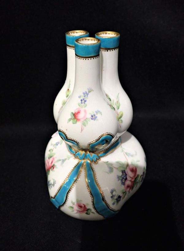 A 19TH CENTURY COALPORT STYLE PORCELAIN LOBED VASE