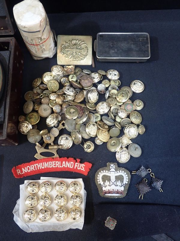 A QUANITY OF MILITARY BUTTONS
