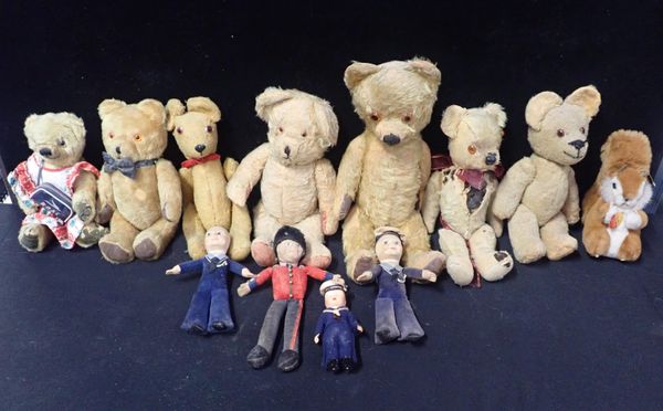 A COLLECTION OF VINTAGE BEARS