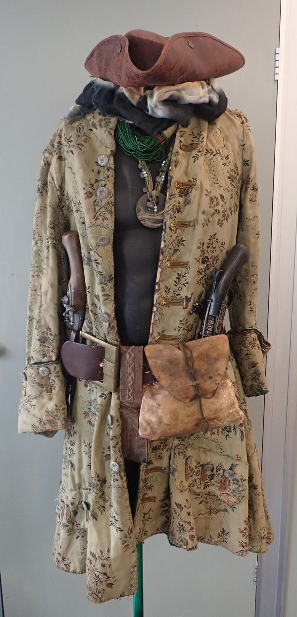 A BROCADE 18th CENTURY GENTLEMAN'S COAT