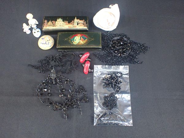 A QUANTITY OF BLACK JEWLLERY