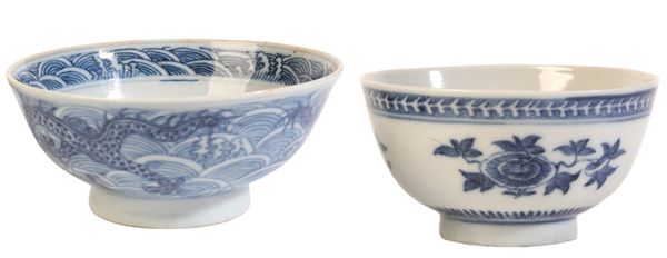 A CHINESE PORCELAIN BLUE AND WHITE BOWL