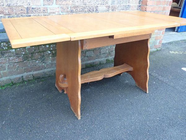 E. GOMME, WYCOMBE, A GOLDEN OAK DINING TABLE