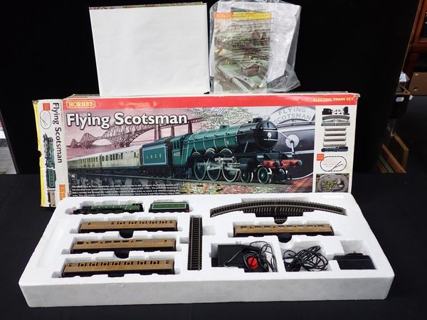 'OO' GAUGE BOXED HORNBY TRAIN SET 'FLYING SCOTSMAN'