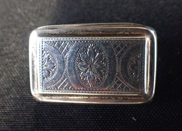 AN ENGRAVED SILVER VINAIGRETTE, SIMPSON & SON