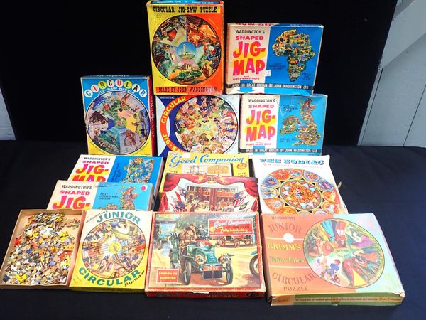 A COLLECTION OF VINTAGE JIG-SAW PUZZLES