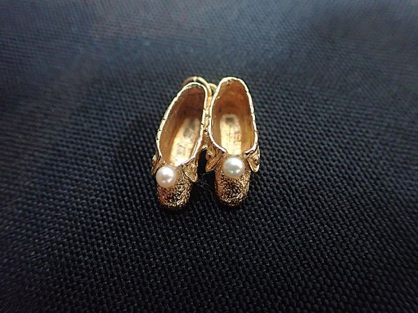 A 9ct GOLD CHARM