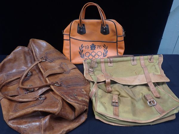 A VINTAGE LARGE BROWN LEATHER BAG