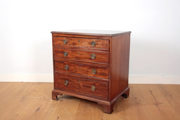 A MAHOGANY CHEST OF DRAWERS