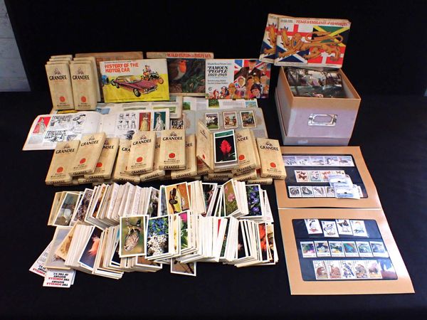A QUANTITY OF VARIOUS POST CARDS