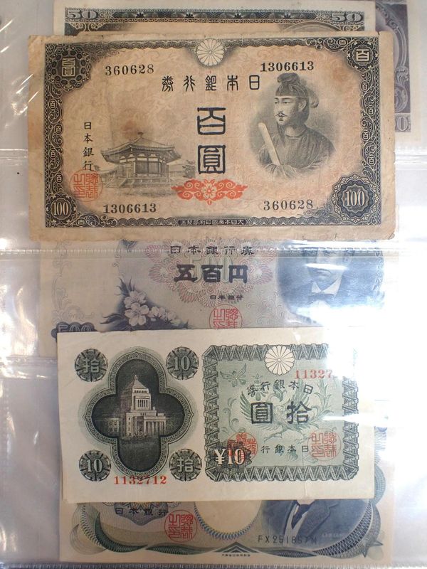 AN ALBUM OF WORLD BANKNOTES