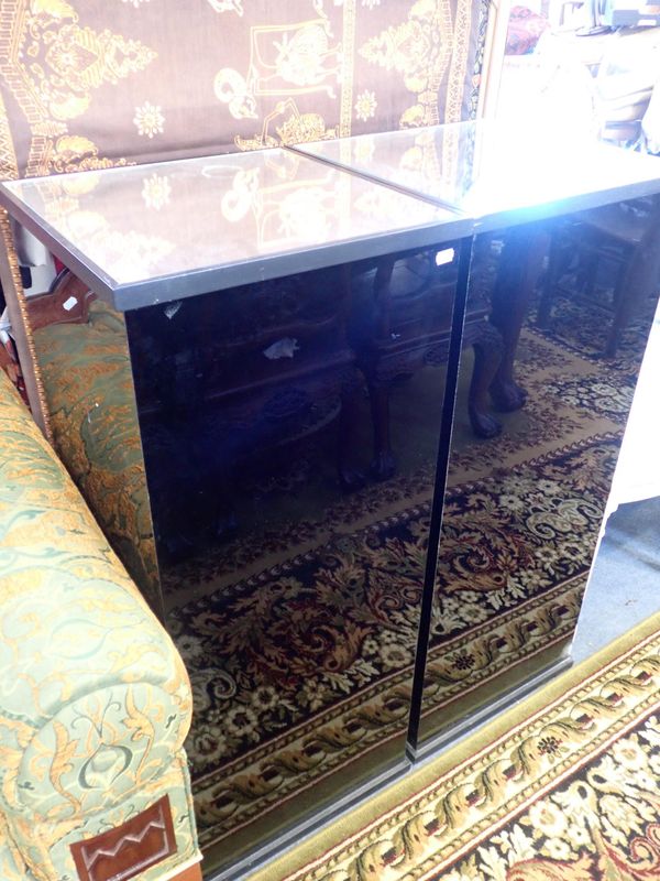 A PAIR OF ART DECO STYLE SQUARE BLACK PEDESTALS