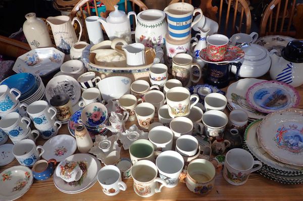 A QUANTITY OF MIXED CERAMICS