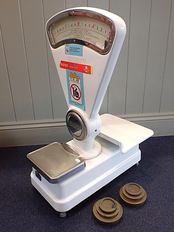 A VINTAGE AVERY 20 Lb SHOP SCALE