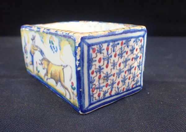 A SPANISH TALAVERA FAIENCE BOX