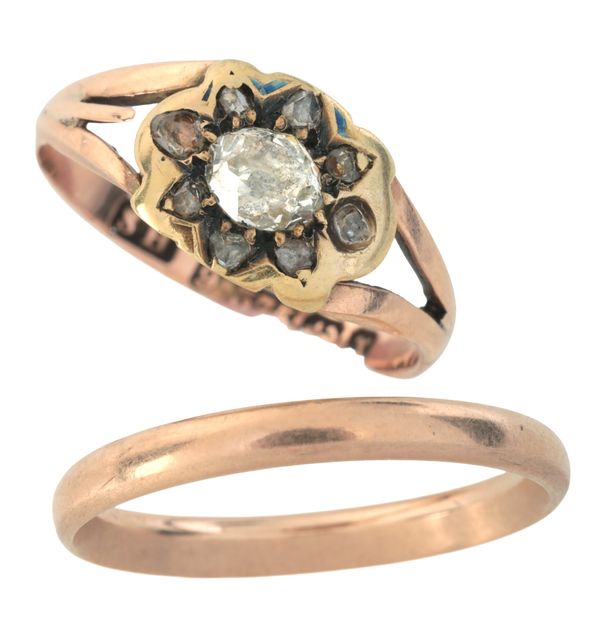 AN ANTIQUE ROSE CUT DIAMOND CLUSTER RING