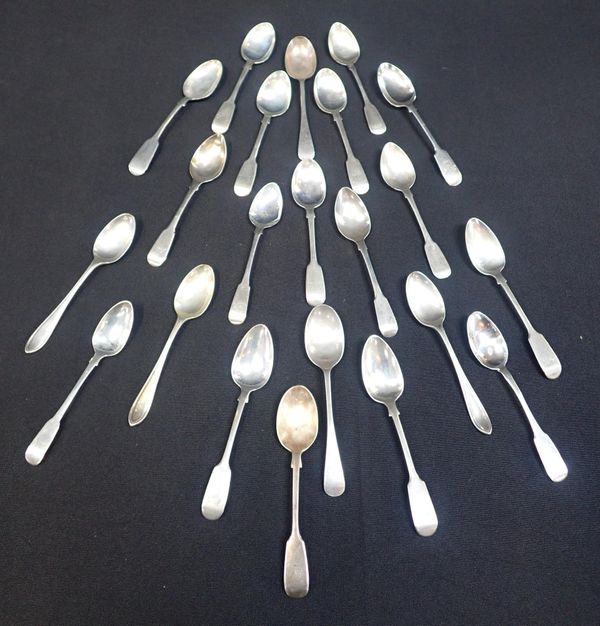 A QUANTITY OF VARIOUS GEORGIAN AND LATER SILVER TEASPOONS