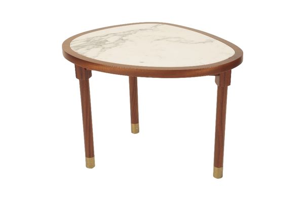 ABSTRACT FORM TRIPOD TABLE WITH WHITE MARBLE SURFACE ON WOODEN LEGS WITH BRASS CAPS