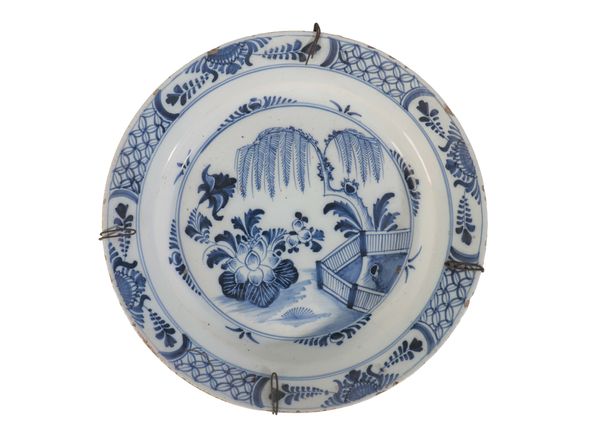 18TH CENTURY DELFTWARE CHARGER