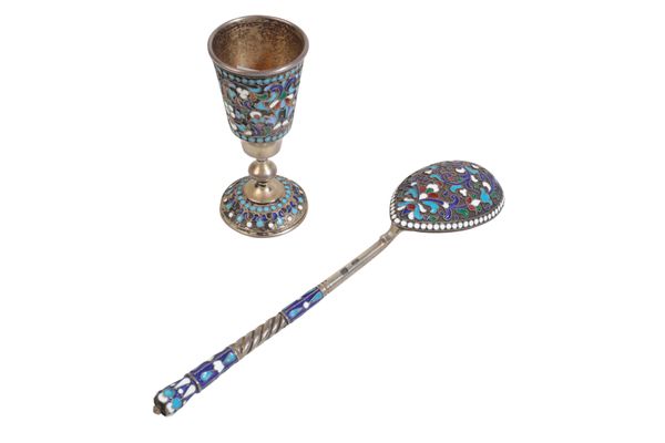A RUSSIAN 19TH CENTURY ENAMEL AND SILVER COLOURED SPOON,