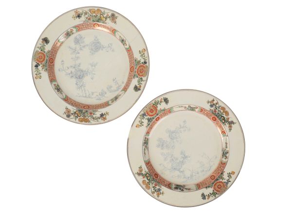 PAIR OF CHINESE EXPORT FAMILLE VERTE DISHES, KANGXI / YONGZHENG PERIOD