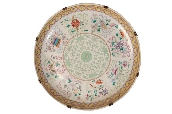 LARGE FAMILLE ROSE 'BAJIXIANG' DISH, GUANGXU SIX CHARACTER MARK IN RED AND OF THE PERIOD