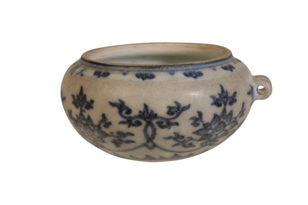 RARE BLUE AND WHITE 'LOTUS' BIRD FEEDER, XUANDE SIX CHARACTER MARK, CHONGZHEN PERIOD