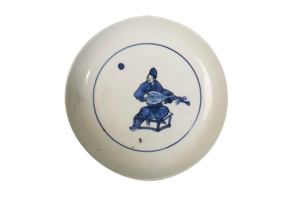 BLUE AND WHITE SAUCER DISH, LATE MING DYNASTY