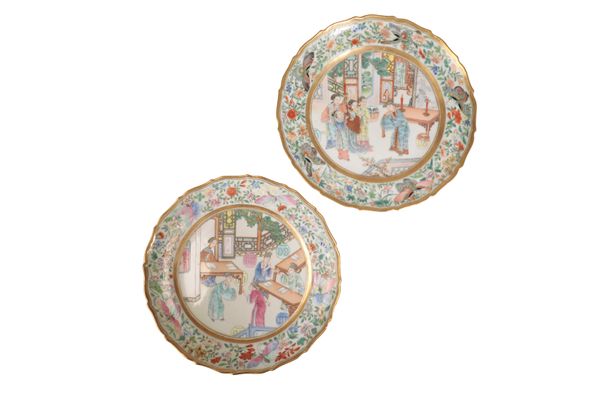 FINE PAIR OF FAMILLE ROSE DISHES, JIAQING PERIOD