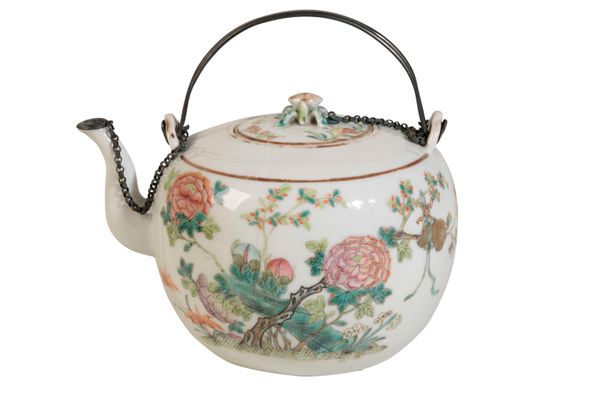 FAMILLE ROSE 'DEER AND CRANE' TEAPOT, QING DYNASTY, 19TH CENTURY