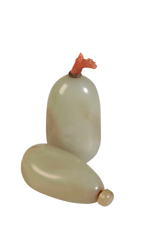 WHITE JADE 'PEBBLE' SNUFF BOTTLE, QING DYNASTY, 18TH CENTURY