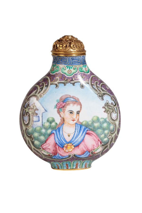 FINE PAINTED ENAMEL 'EUROPEAN-SUBJECT' SNUFF BOTTLE, QING DYNASTY