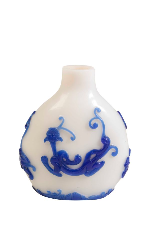 FINE BLUE-OVERLAY WHITE GLASS SNUFF BOTLLE, PROBABLY IMPERIAL, PALACE WORKSHOPS, BEIJING, 1780-1840