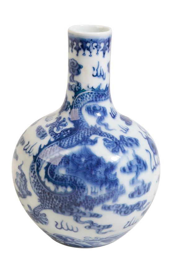 SMALL BLUE AND WHITE 'DRAGON' VASE,