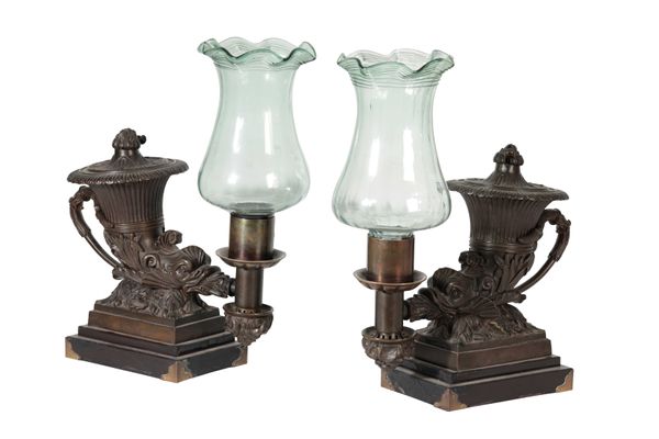 A PAIR OF GEORGE IV PATINATED BRONZE COLZA OIL TABLE LAMPS IN THE FORM OF ANTIQUE RHYTONS,