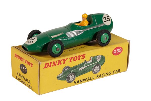 DINKY TOYS VANWALL RACING CAR (239)