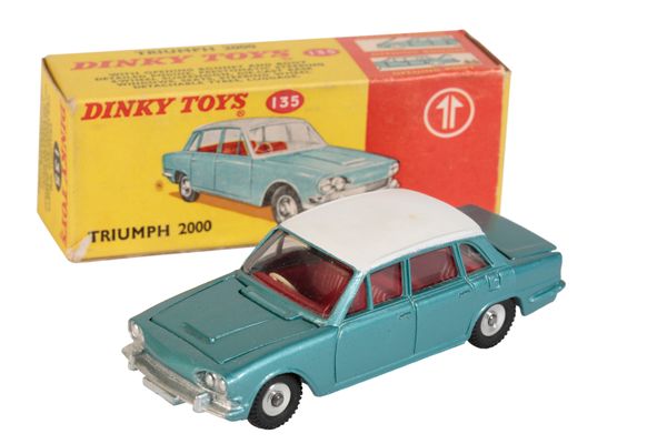 DINKY TOYS TRIUMPH 2000 (135)