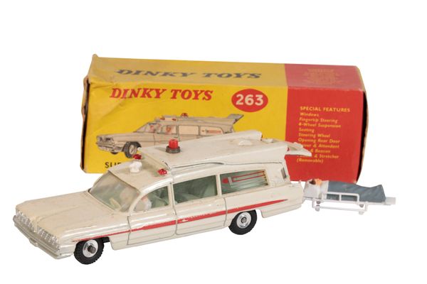 DINKY TOYS SUPERIOR CRITERION AMBULANCE (263)