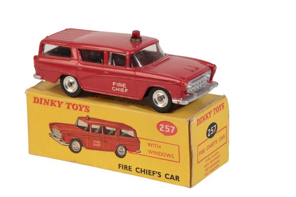 DINKY TOYS FIRE CHIEF'S CAR (257)