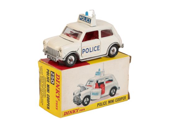 DINKY TOYS POLICE MINI COOPER (250)