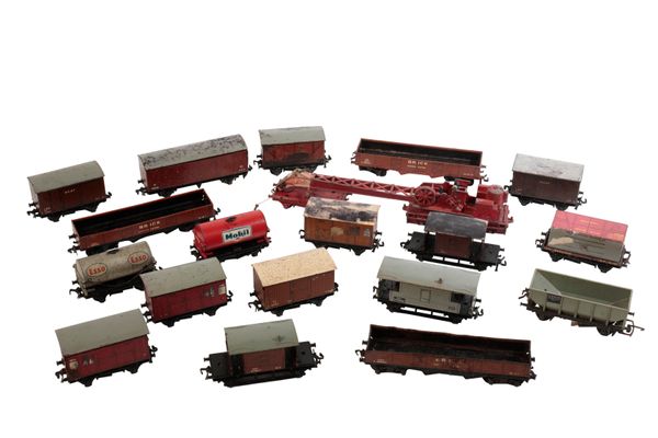 COLLECTION OF 21 HORNBY DUBLO 3-RAIL TRUCKS